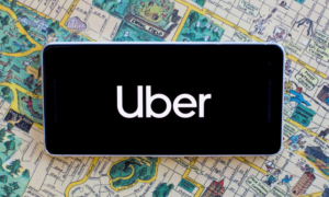 Lee más sobre el artículo Uber y la Inflación: El CEO de la Compañía Explica el Aumento de Precios