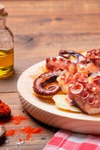 Lee más sobre el artículo Pulpo a Feira: Sabor y Tradición de Galicia